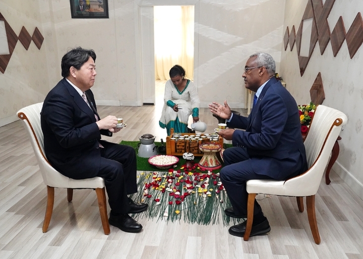 Japanese Foreign Minister Yoshimasa Hayashi expressed concerns about the food crisis caused by Russia's invasion of Ukraine during his talk with Ethiopian Foreign Minister Demeke Mekonnen. (MOFA)