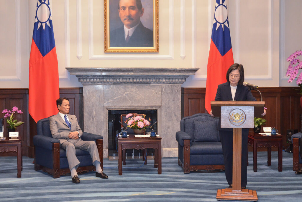 Former Japanese prime minister and current Liberal Democratic Party vice president Taro Aso withTaiwan's President Tsai Ing-wen during Aso's visit to Taipei in August. (AFP)