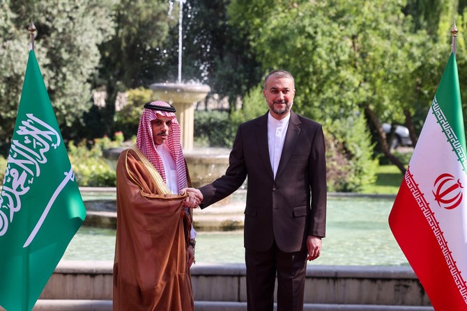 Iran's Foreign Minister Hossein Amir-Abdollahian (R) shakes hands with his Saudi counterpart Faisal bin Farhan. Jun. 17,2023-AFP