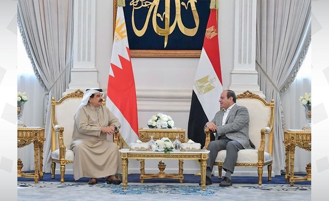 Egyptian President Abdel Fattah El-Sisi meets with Bahrain’s King Hamad. (BNA)