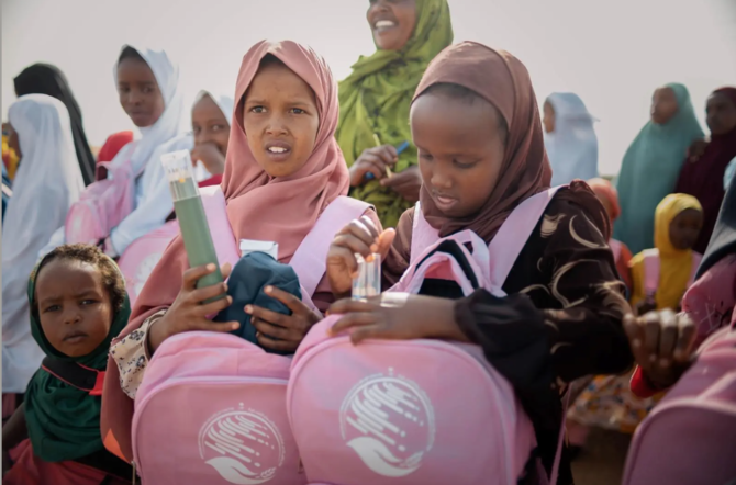 KSrelief distributed 1,000 school bags with stationery materials in the Sahel region of the Republic of Somalia. (SPA)