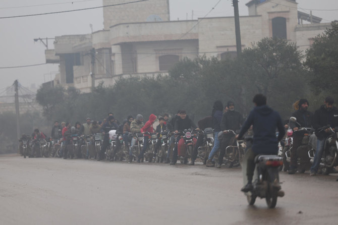 People queue up for gasoline in Syria. (File/AP)