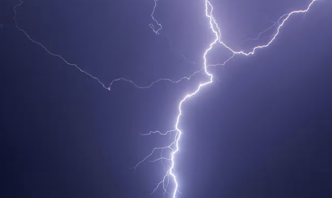 Lightning strikes killed 45 people in Yemen in July, the UN Food and Agriculture Organization said, while local media reported almost the same number of lightning-related deaths this month. (Reuters/File Photo)