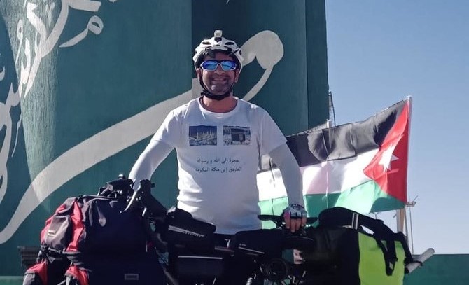 Jordanian globetrotter Issa Al-Qazaqza who in July embarked on a cycling trip to spread a message of love among Arab Gulf states and promote tourism, has reached Qatar after traveling from Saudi Arabia. (Supplied)