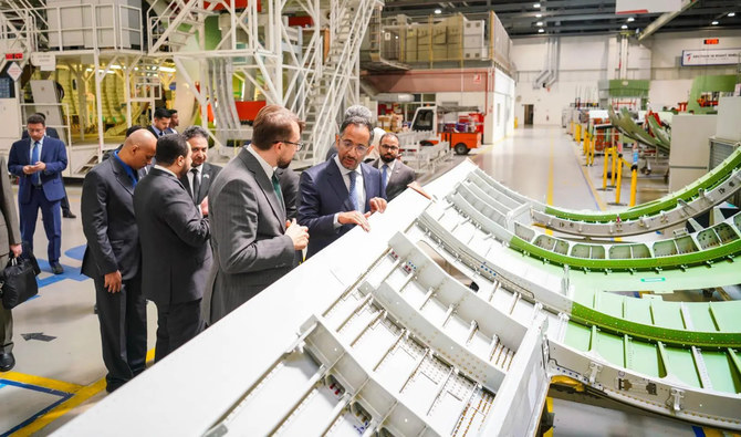 The minister discussed with factories‘ officials boosting cooperation with the Kingdom and exchanging expertise in the industrial sector. (SPA)