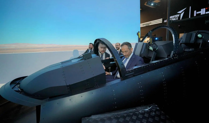 The minister discussed with factories‘ officials boosting cooperation with the Kingdom and exchanging expertise in the industrial sector. (SPA)
