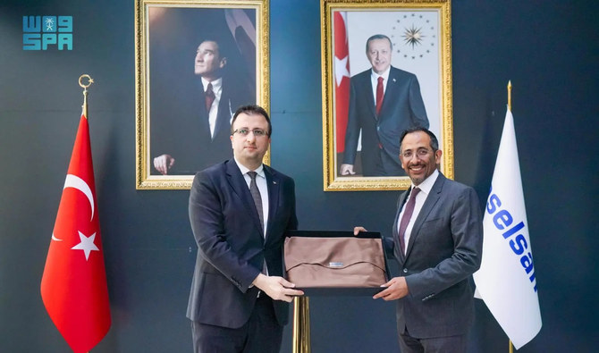 The minister discussed with factories‘ officials boosting cooperation with the Kingdom and exchanging expertise in the industrial sector. (SPA)