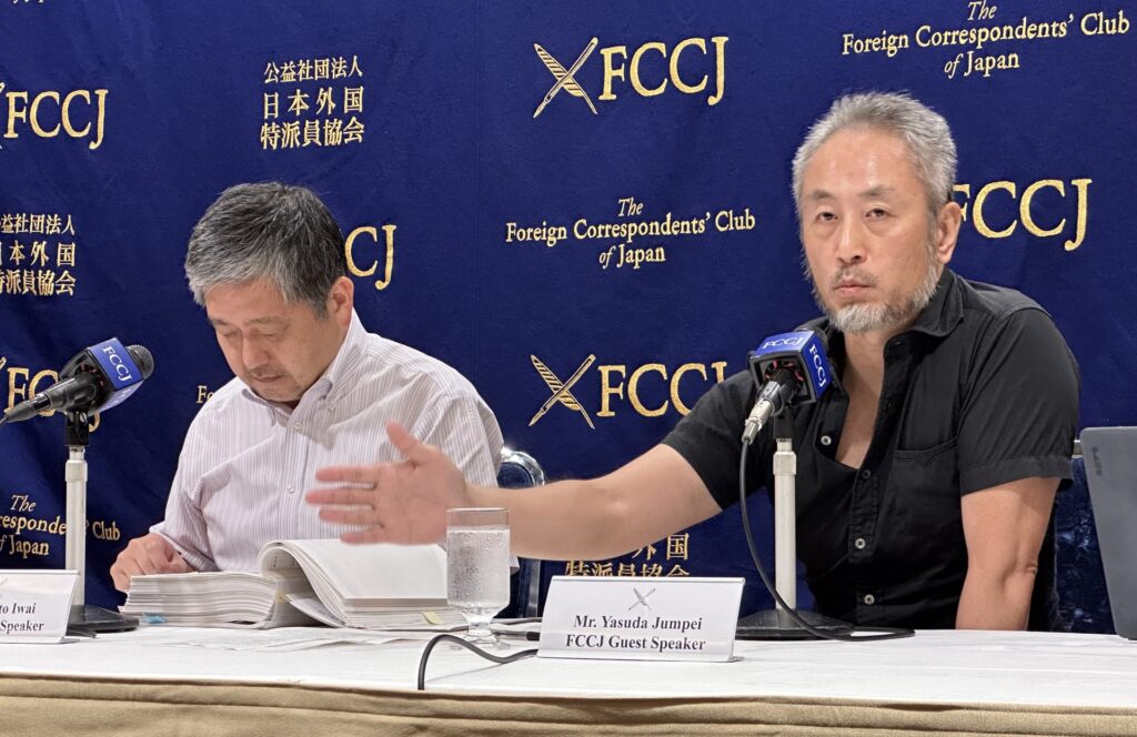 Freelance journalist YASUDA Jumpei, and his attorney IWAI Makoto at the press conference. (ANJ)