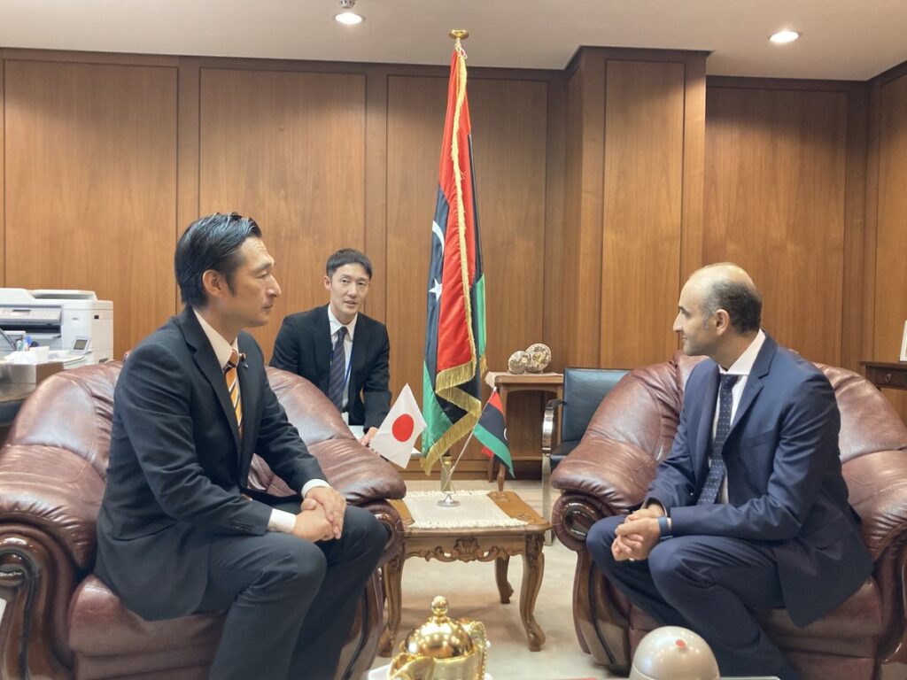 Parliamentary Vice-Minister for Foreign Affairs FUKAZAWA Youichi with Ambassador Ahmed S. A. ALNAAS, Chargé d'Affaires ad interim of the Embassy of the State of Libya in Japan. (MOFA)