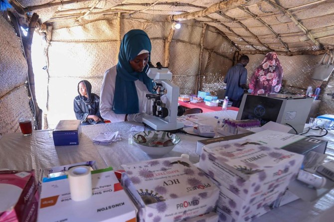 After four months of a bloody power struggle between Sudan's army and its former ally the paramilitary Rapid Support Forces (RSF), nearly 430,000 people have managed to cross the border into Chad. (AFP)