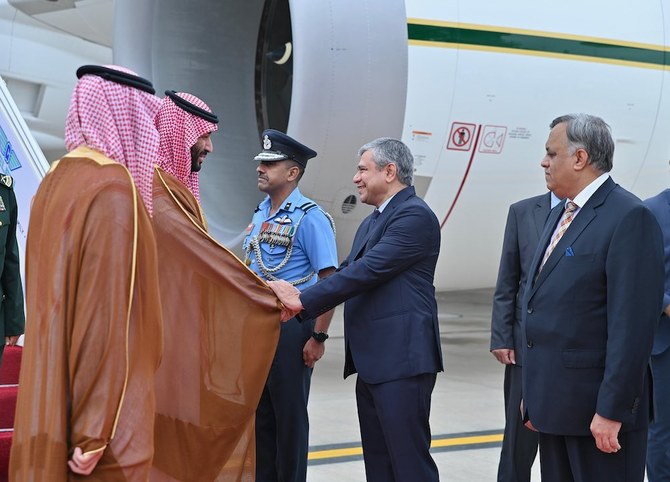 Saudi Arabia’s Crown Prince Mohammed bin Salman is welcomed by top Indian officials upon his arrival in New Delhi. (Twitter: @g20org)