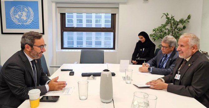 Dr. Abdullah Al-Rabeeah meets the executive director of the UN Office for Project Services and UN undersecretary-general, Jorge Moreira da Silva, in New York. (SPA)