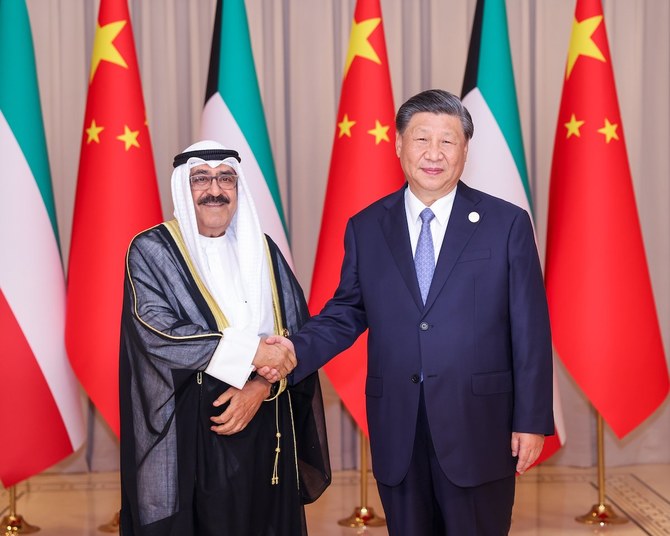 Kuwaiti Crown Prince Sheikh Mishal and Chinese President Xi Jinping. (X/@CGMeifangZhang)