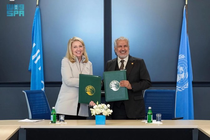 KSrelief general supervisor, Abdullah bin Abdulaziz Al-Rabeeah, and executive director of UNICEF, Catherine Russell (SPA)