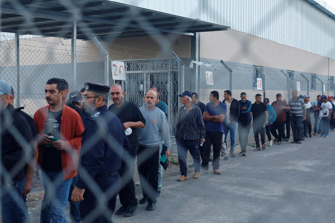 Palestinian workers enter the reopened Erez crossing to Israel, after Israeli ends a ban on workers from Gaza. (REUTERS)