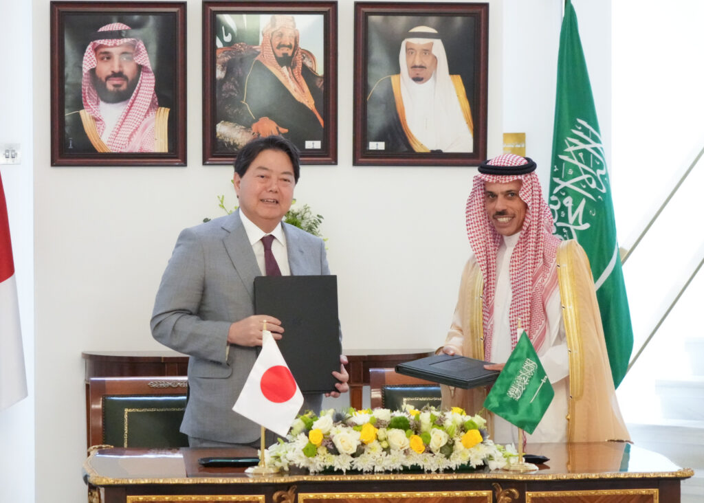 Japan’s Foreign Minister HAYASHI Yoshimasa and Saudi Arabia’s Minister of Foreign Affairs Prince Faisal bin Farhan. (X/@JapanEmbassyKSA)