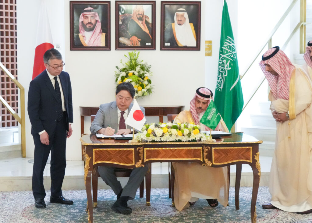 Japan’s Foreign Minister HAYASHI Yoshimasa and Saudi Arabia’s Minister of Foreign Affairs Prince Faisal bin Farhan. (X/@JapanEmbassyKSA)