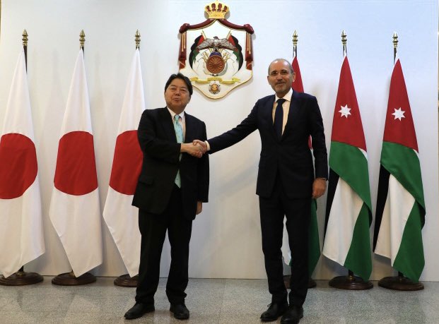 HAYASHI Yoshimasa, Japan’s Foreign Minister (L) with Ayman Safadi, Deputy Prime Minister and Minister of Foreign Affairs, at the Jordanian Ministry of Foreign Affairs (R). (@ForeignMinistry on X)