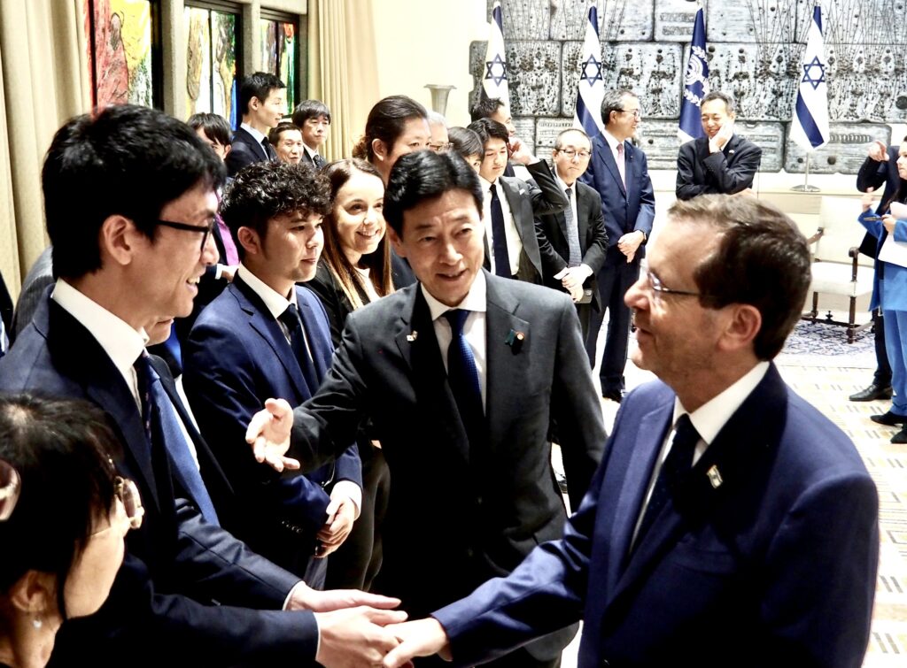 Japanese Minister of Economy, Trade and Industry NISHIMURA Yasutoshi paid a courtesy call on Israeli President Isaac Herzog.(X/@nishy03)