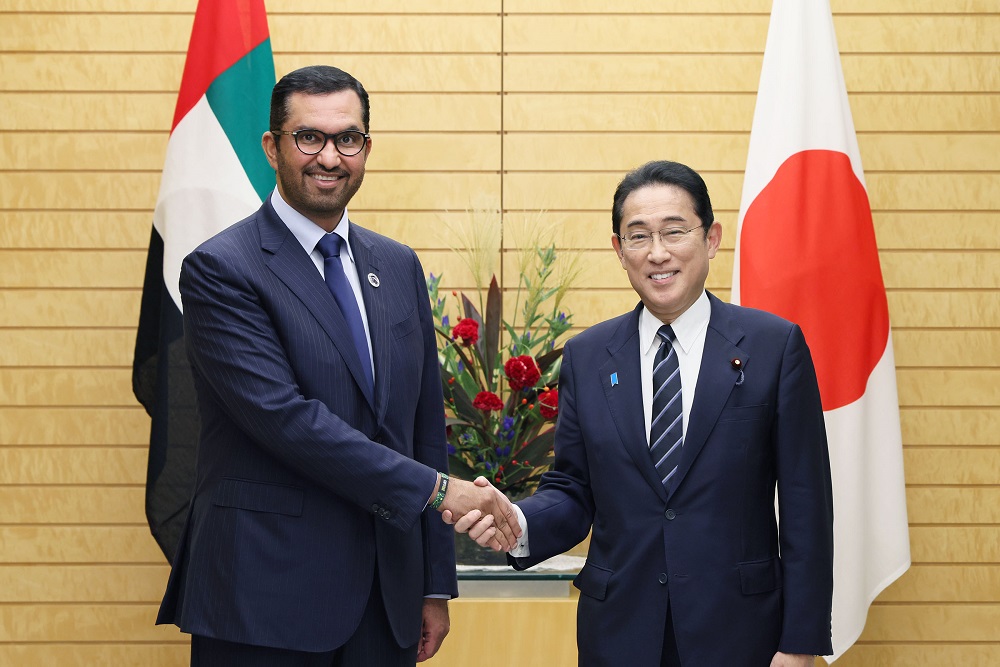 UAE's Minister of Industry and Advanced Technology and Special Envoy to Japan Sultan Al Jaber (left) with Japanese Prime Minister KISHIDA Fumio on Monday.