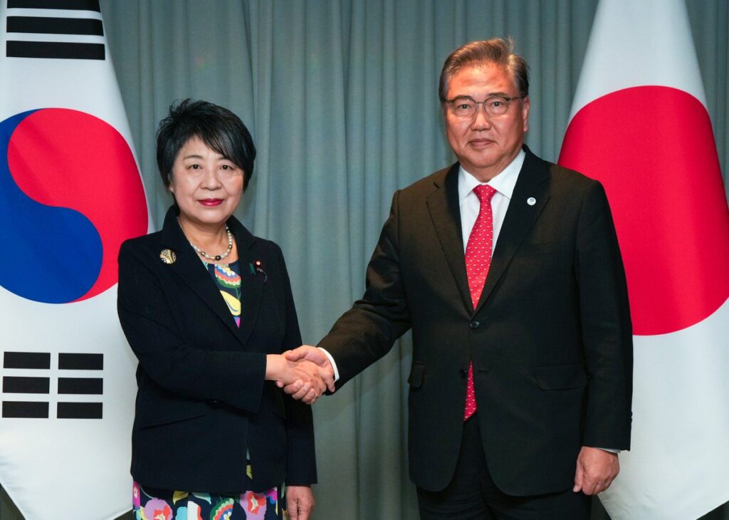 Kamikawa told Park that Japan will continue to work together with South Korea in addressing North Korean threats. (MOFA)