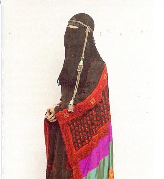 Traditional Najdi wear is characterized by its loose silhouettes, ankle or floor-length hemlines, and decorative embroidery and stitching. (Supplied) 
