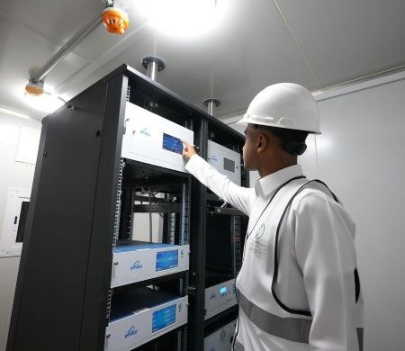 The monitoring stations collect data on 22 different air components and update indicators every five minutes. (SPA)