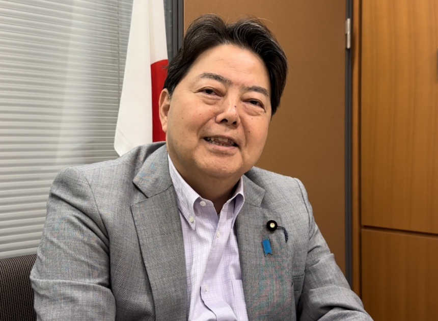 Former Foreign Minister HAYASHI Yoshimasa speaking to Arab News Japan. (ANJ)