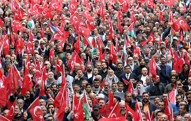 Demonstrators holding Turkish and Palestinian flags march from Kocatape Mosque to Abdi Ipekci Park in Ankara in support of Palestinians on Oct. 18, 2023. (AFP)