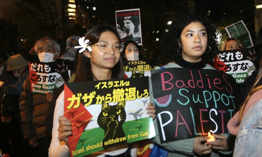 Demonstrators called for an immediate ceasefire, highlighting the fact that 40 percent of the 11,000 Palestinian casualties since the start of the conflict have been children. (ANJ)