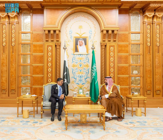 Saudi Arabia’s Crown Prince Mohammed bin Salman receives Pakistani Prime Minister Anwaar-ul-Haq Kakar. (SPA)