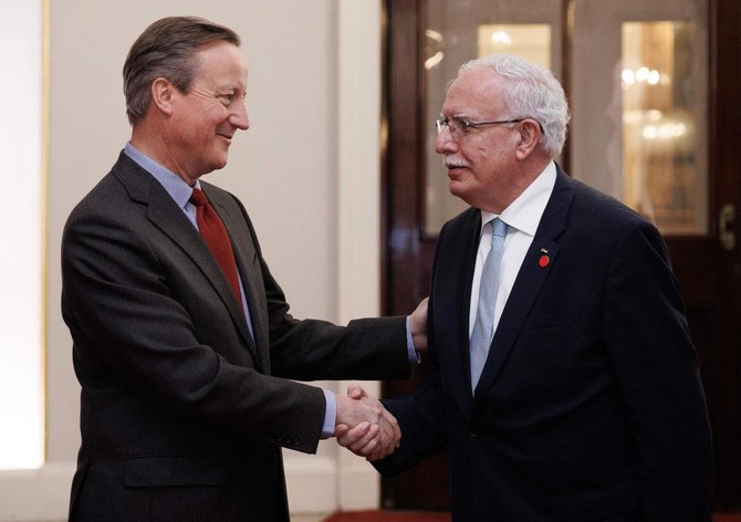 Britain’s Foreign Secretary David Cameron and Palestine’s Foreign Minister Riyad Al-Maliki pose for a photograph ahead of a meeting of Arab and Islamic Leaders, at Lancaster House in London on Nov. 22, 2023. (AFP)