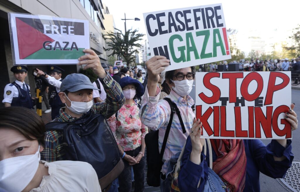 Over 1,600 demonstrators staged a protest march to the Israeli Embassy in Tokyo on Saturday. (ANJ)
