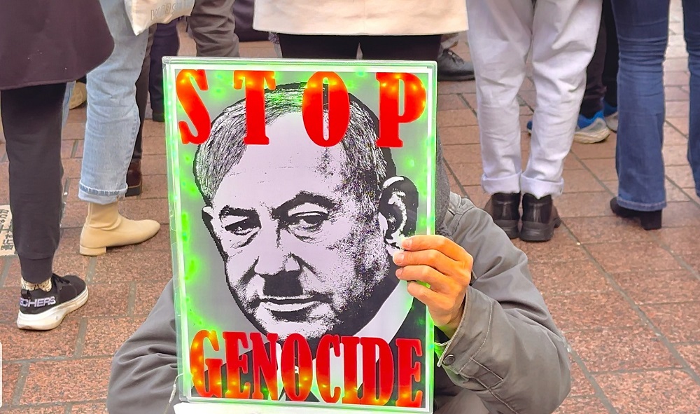 Participants painted red tear drops on a carton carpet on the ground, others cried out against the “Israeli apartheid regime and genocide war to exterminate the Palestinians.” (ANJ)