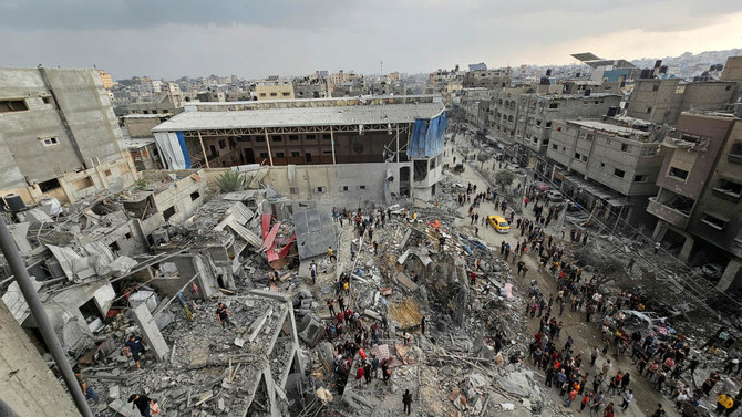 Palestinians inspect the site of Israeli strikes on houses in Jabalia refugee camp, in northern Gaza, on Nov. 14, 2023. (Reuters)