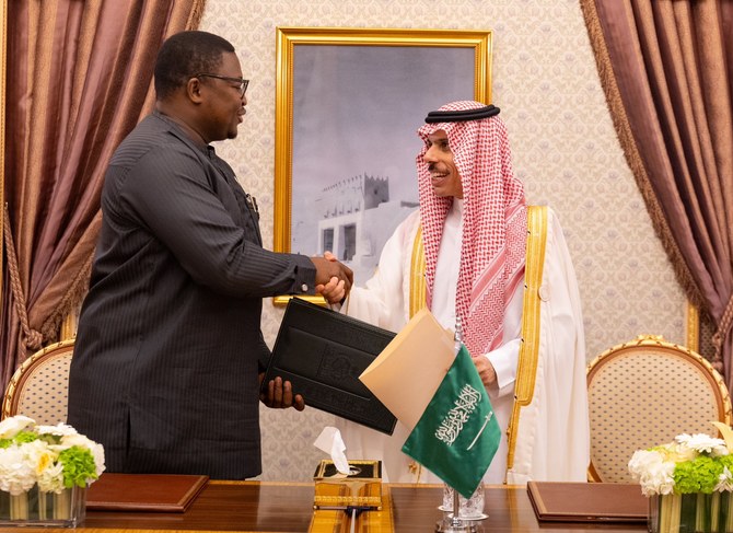 Saudi Arabia’s Foreign Minister Prince Faisal bin Farhan signs agreements with his Sierra Leonean counterpart Timothy Musa Kabba. (X/@KSAMOFA)