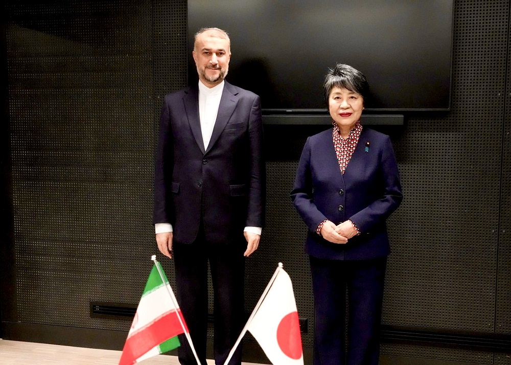 Japanese Foreign Minister KAMIKAWA Yoko met with her Iranian counterpart Hossein Amir Abdollahian in Geneva on Wednesday. (MOFA)