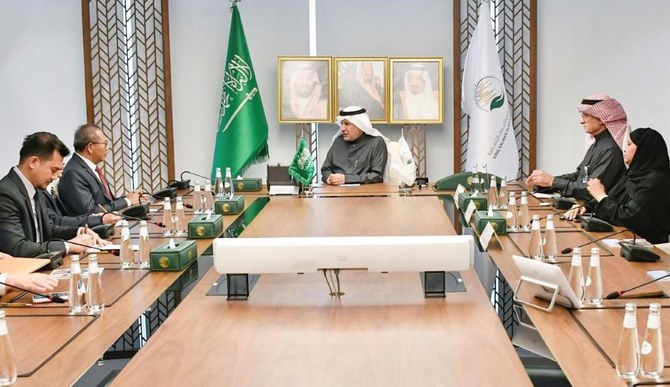 Dr. Abdullah Al-Rabeeah, the supervisor general of Saudi aid agency KSrelief, meets with the Malaysian ambassador to the Kingdom, Datuk Wan Zaidi Wan Abdullah, in Riyadh. (SPA)