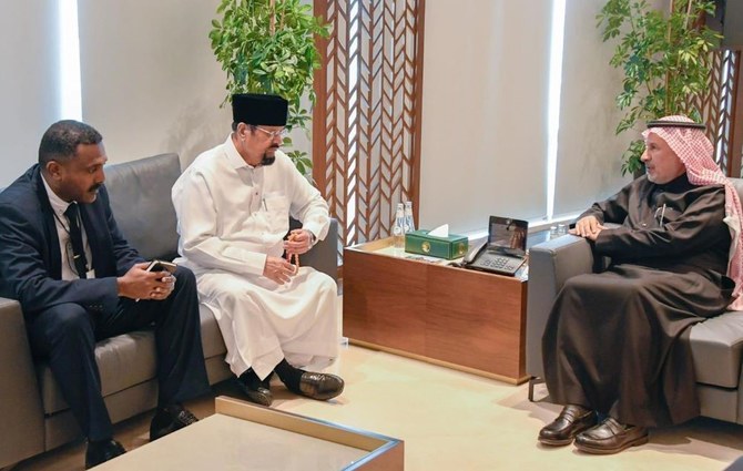 Dr. Abdullah Al-Rabeeah, the supervisor general of Saudi aid agency KSrelief, meets with the Mauritian ambassador to Saudi Arabia, Shaukat Ali Soudhan. (SPA)
