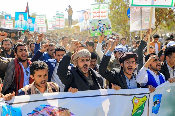 Yemenis chant slogans during a march in solidarity with the people of Gaza in the Houthi-controlled city of Sanaa on Dec. 27, 2023. (AFP)