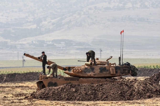 Turkish soldiers conduct military exercises near the Habur crossing gate between Turkey and Iraq in 2017. (AFP/File)