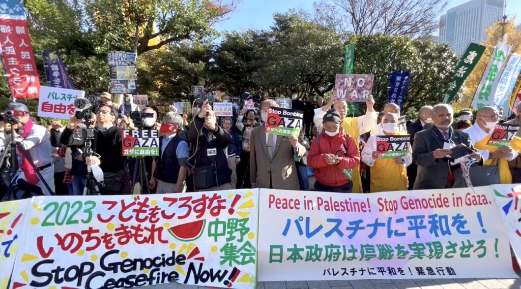 Several figures from the peace movement expressed their concerns about the situation in Gaza. KOIKE Akira, one of the leaders of the Japanese Communist Party, told the crowd the Japanese government should condemn in stronger terms “the ongoing genocide in the Gaza Strip by the Israeli military.” (ANJ)