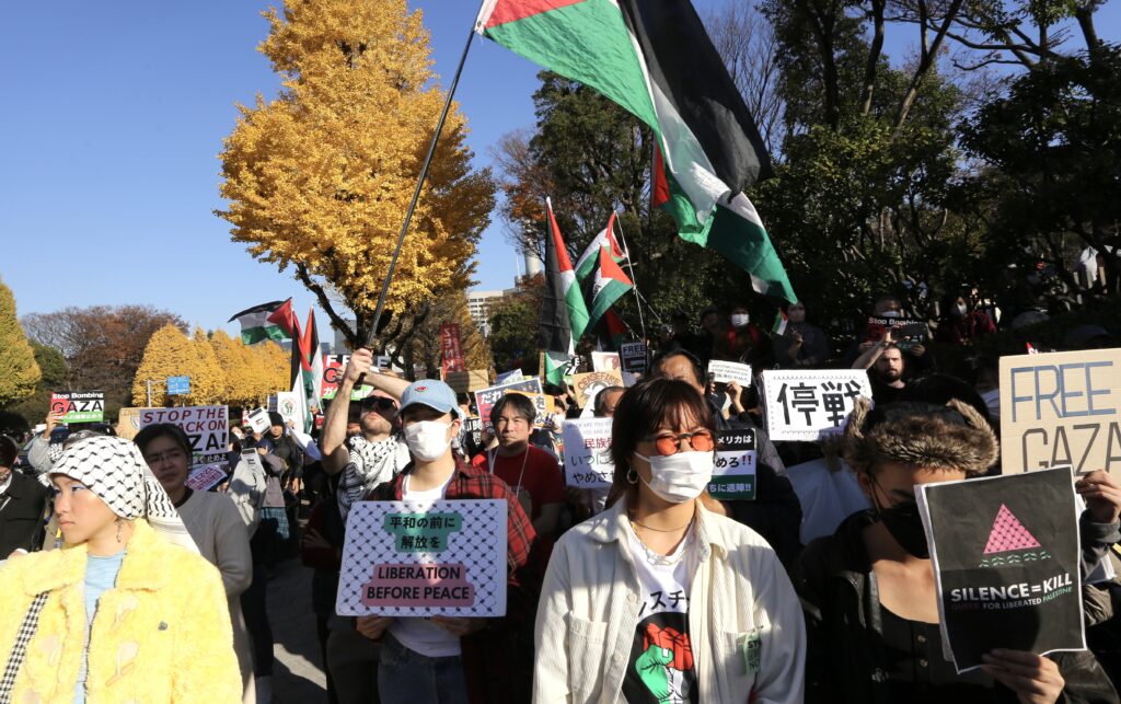 Several figures from the peace movement expressed their concerns about the situation in Gaza. KOIKE Akira, one of the leaders of the Japanese Communist Party, told the crowd the Japanese government should condemn in stronger terms “the ongoing genocide in the Gaza Strip by the Israeli military.” (ANJ)