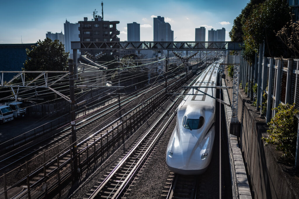 According to East Japan Railway Co., or JR East, maintenance workers found an overhead cable hanging down in the section between Ueno and Omiya stations. (AFP)