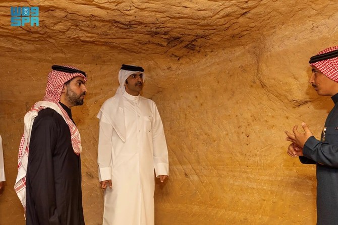 Saudi Culture Minister Prince Badr bin Abdullah bin Farhan and his Qatari counterpart Abdulrahman bin Hamad Al-Thani. (SPA)