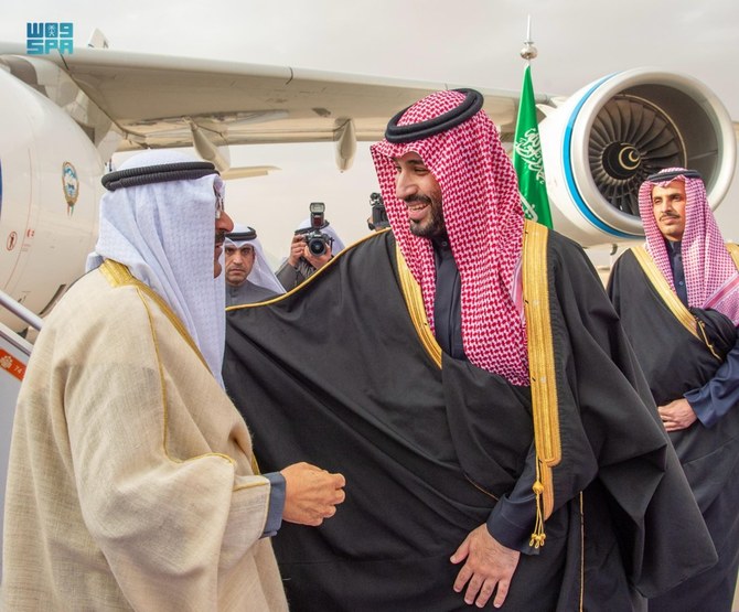 Kuwait’s Emir Sheikh Meshal Al-Ahmad Al-Jaber Al-Sabah is greeted in Riyadh by Saudi Crown Prince Mohammed bin Salman. (SPA)