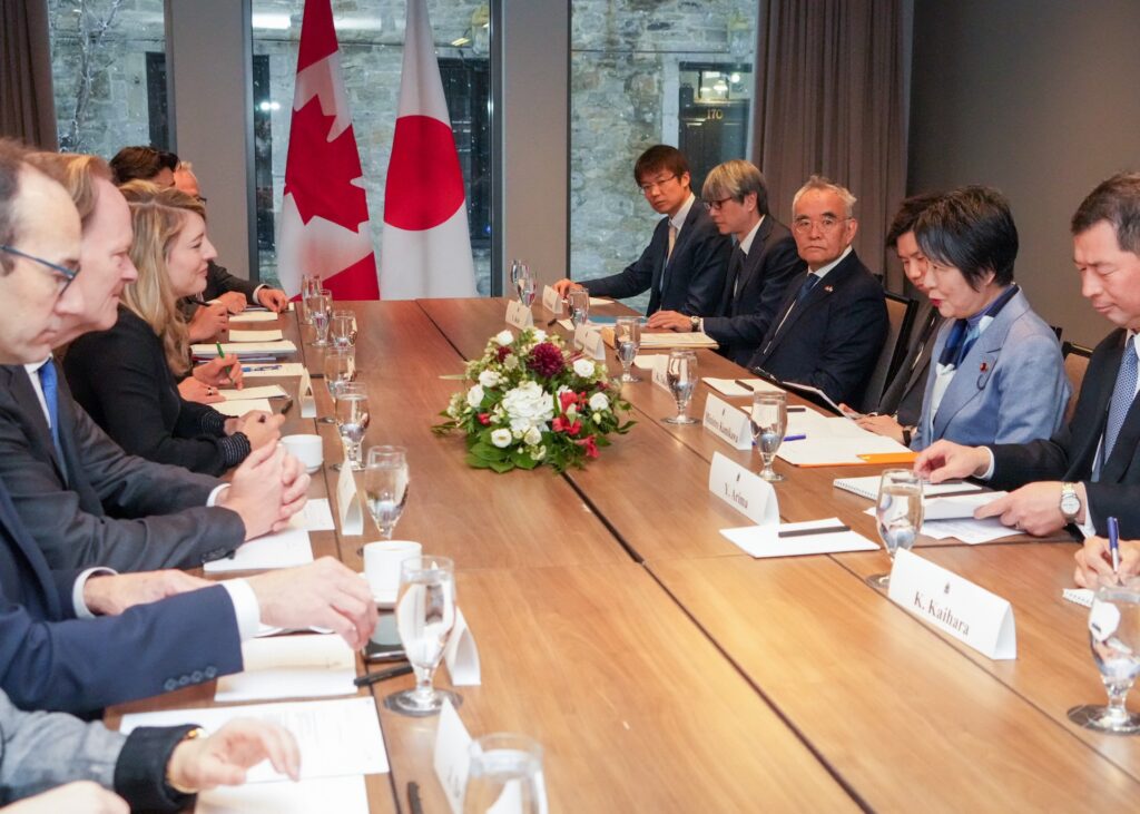 Kamikawa and Joly agreed to cooperate closely on the situations in Ukraine and the Middle East. (MOFA)