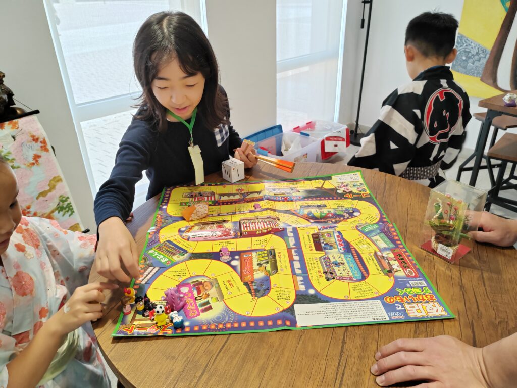 The event included a variety of activities, such as Kakizome (Japanese calligraphy), Furoshiki (Japanese wrapping cloths), and the Japanese traditional dance Nihon buyo. (Supplied)