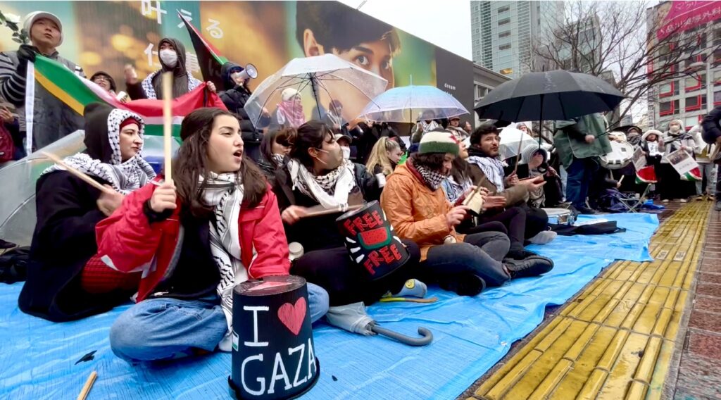 Saturday’s demonstration took place in the busy area near Shibuya Station and was aimed at disseminating more information on the massacres committed by the Israeli army against Palestinian civilians in Gaza. (ANJ)