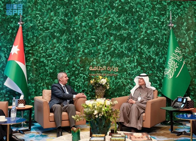 Energy Minister Prince Abdulaziz bin Salman and his Jordanian counterpart Saleh Ali Al-Kharabsheh signed the pact in Riyadh on Thursday. (SPA)
